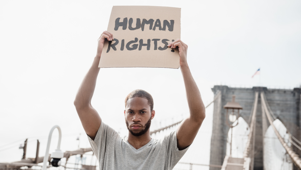 L'Activisme : Entre avantages et inconvénients d'une voix engagée