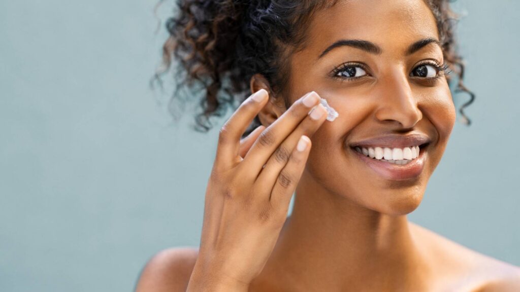 Beauté et minimalisme : pourquoi adopter une daily skincare routine cosmétique simple et bio ?