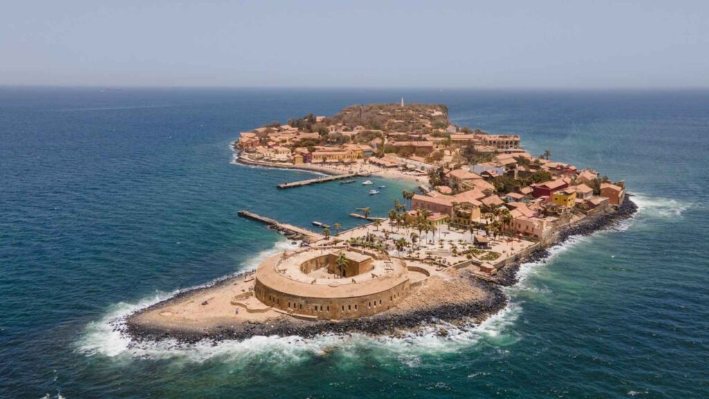 Île de Gorée : Patrimoine mondial de l'UNESCO, chargée d'histoire.