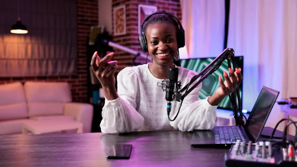 Podcasting, live-tweet, TikTok… Le journaliste sénégalais se réinvente